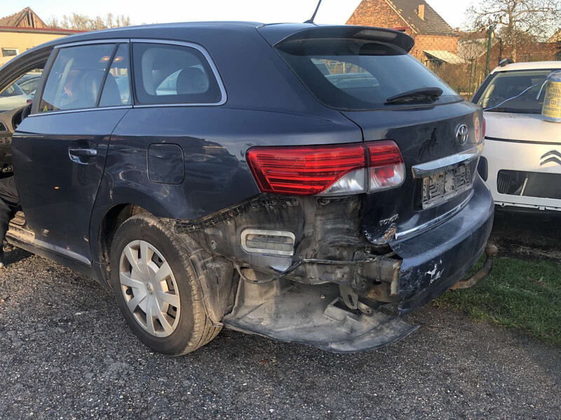 Бампер задний Toyota Avensis  2011 универсал 2.0 Дизель Луцк