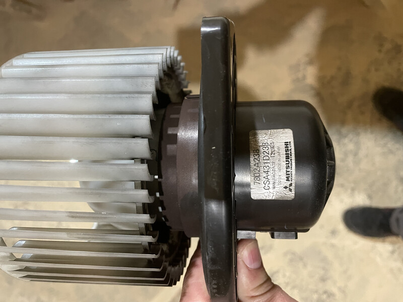 Вентилятор пічки Mitsubishi Outlander 2012 г.  2.3 л дизель