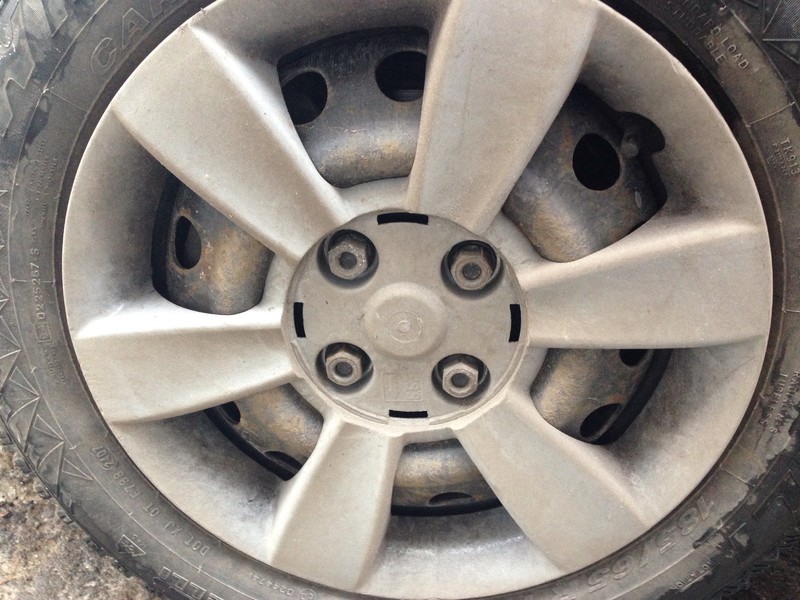 Заглушка колпака Kia Rio 2  2006 хэтчбек 1.4 Бензин Киев