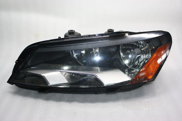 Галогенная фара левая 561941005A   Volkswagen Passat