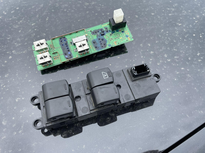 Блок управления стеклоподъемниками Nissan Qashqai  2007 универсал 1.5 Дизель Хмельницкий