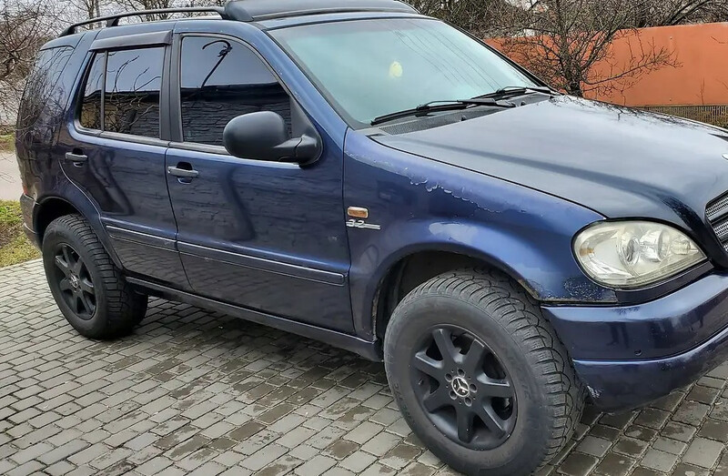 Задний бампер в колір Mercedes M-Class W163 универсал 2004 г.  4.0 л дизель Киев