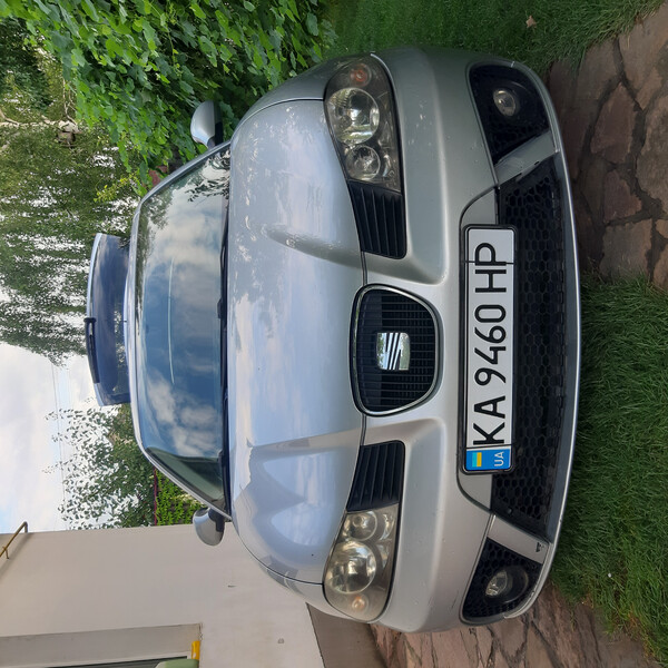 Решітка переднього бампера Seat Ibiza  2008 хэтчбек 2.0 Бензин Переяслав-Хмельницкий