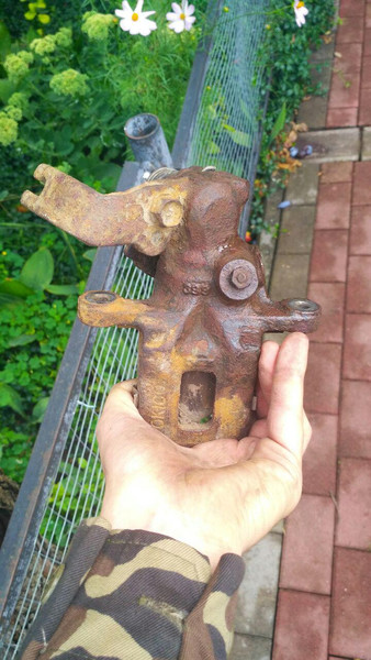 Тормозной суппорт задний правый Nissan Bluebird  1984 1.8 Бензин Киев