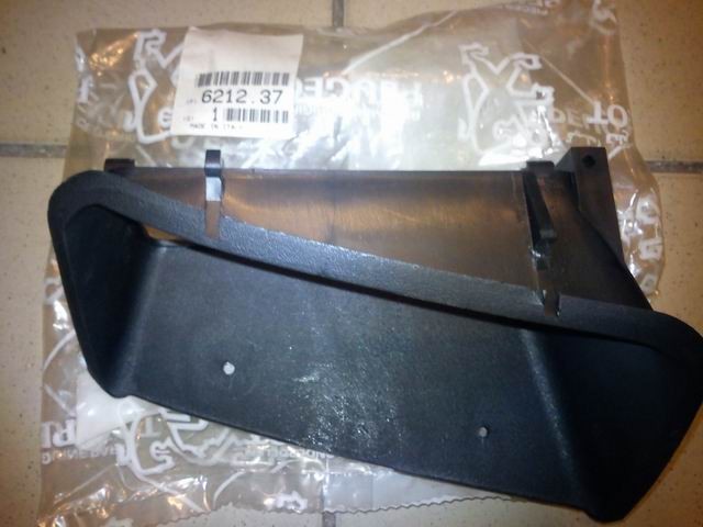 Корпус левой и правой противотуманной фары Peugeot 405  1992 2.0 Бензин 