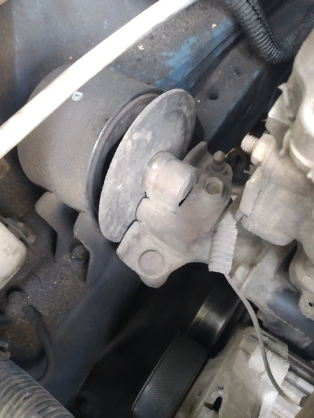 Подушка двигуна (права) Nissan Primera P12  2003 1.8 Бензин Черкассы
