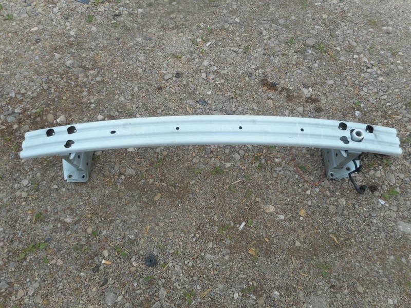 Підсилювач переднього бампера Nissan Juke  2012 1.6 Бензин 