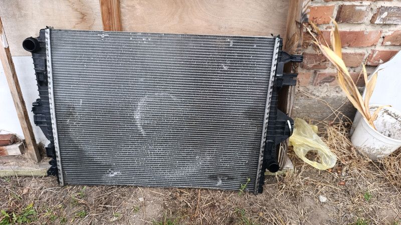 Радиатор основний Volkswagen Touareg  2012 3.0 Дизель Чернигов
