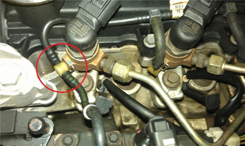 Штуцер обратки форсунки первого цилиндра Renault Megane 2 универсал 2005 г.  1.5 л дизель Краматорск