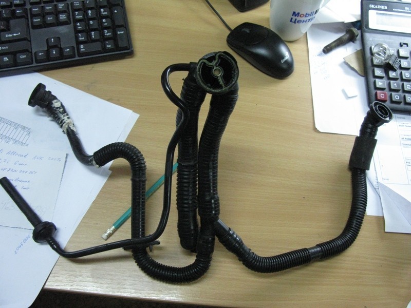 Шланг удаления воздуха Audi A6 allroad quattro AUK 2007 г.  3.2 л бензин Киев