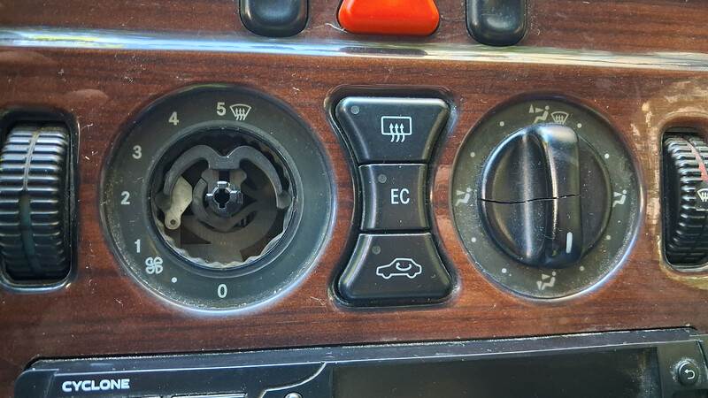 Виключателі на пічку в салоні Mercedes-Benz C-Class  1996 2.2 Дизель Кропивницкий