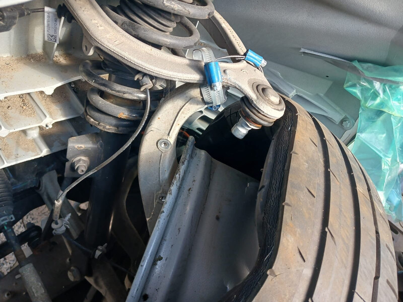 Амортизатор передний левый Tesla Model Y  2024 60.0 Электро Львов