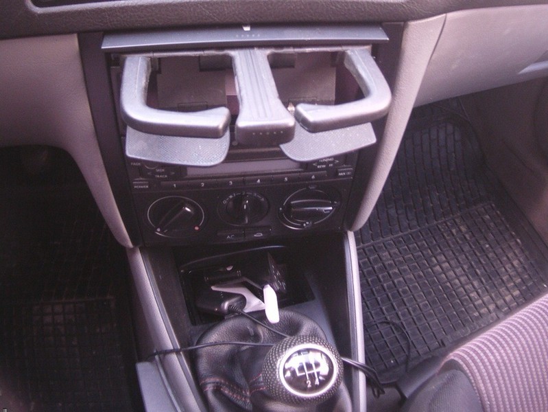Подстаканник Volkswagen Golf 4 хэтчбек 2002 г.  1.4 л бензин Львов