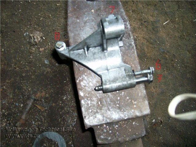 Кронштейн крепления насоса гур Volkswagen Sharan  1996 1.9 Дизель 