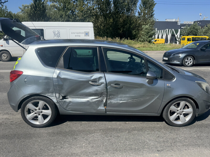Двери передние, двері задні Opel Meriva  2010 хэтчбек 1.7 Дизель Хмельницкий