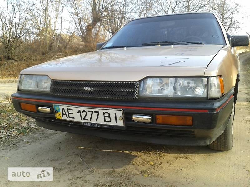 Фара левая Mitsubishi Galant 1986 г.  1.6 л бензин Ровно
