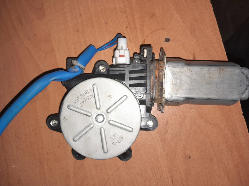 Моторчик склопідйомника Subaru Forester SG  2004 2.0 Бензин 