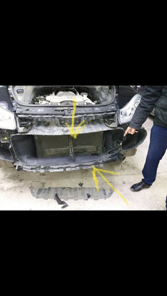 Дифлектор радиатора (воздухозаборник) Porsche Cayenne Турбо 2008 4.8 Бензин Одесса