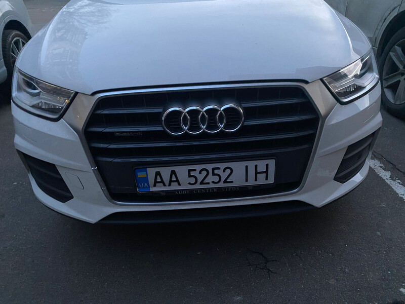 Решітка радіатора в зборі Audi Q3 хетчбек 2017 р.  2.0 л дизель Київ