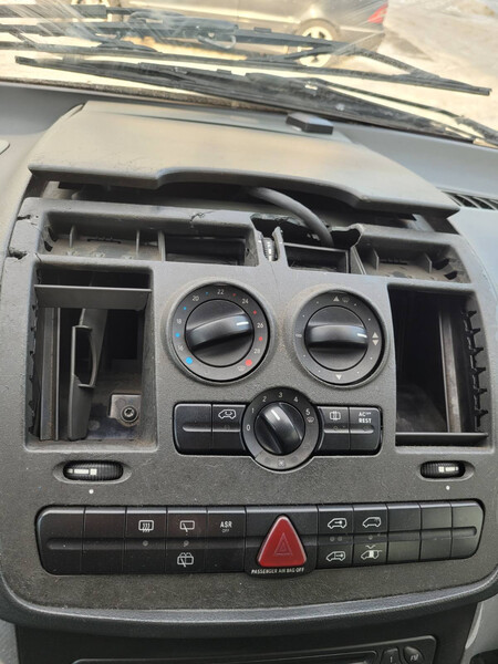 Дефлектор воздухозаборника с панелью Mercedes-Benz Vito 639 2004 3.2 Дизель Мариуполь