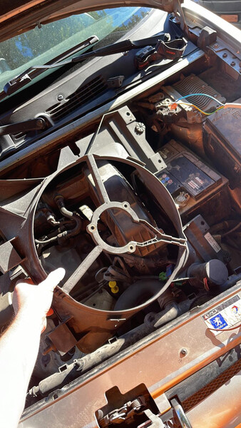 Вентилятор радиатора Peugeot Partner 2007 г.  1.4 л бензин Коростышев