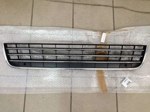 Решітка бампера 7P6853671E   Volkswagen Touareg
