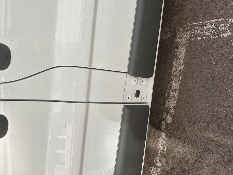 Молдинг на стойку Opel Vivaro  2007 2.0 Дизель 