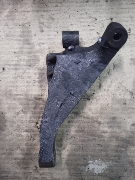 Кронштейн опоры двигателя передний Nissan Sunny B12  1987 хетчбек 1.7 Дизель Черкаси