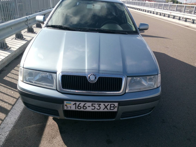 Бампер передний 1U0 823 031   Skoda Octavia