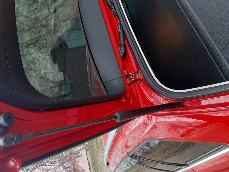 Упор багажника Volkswagen Golf 7  2016 універсал 2.0 Дизель Сміла