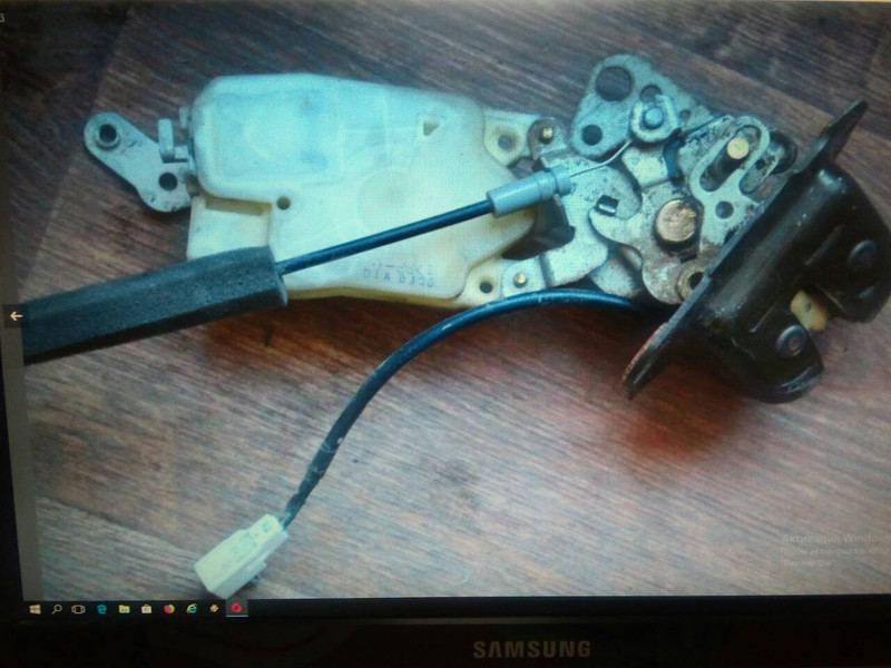 Замок ляди Nissan Murano Z50  2006 універсал 3.5 Бензин 