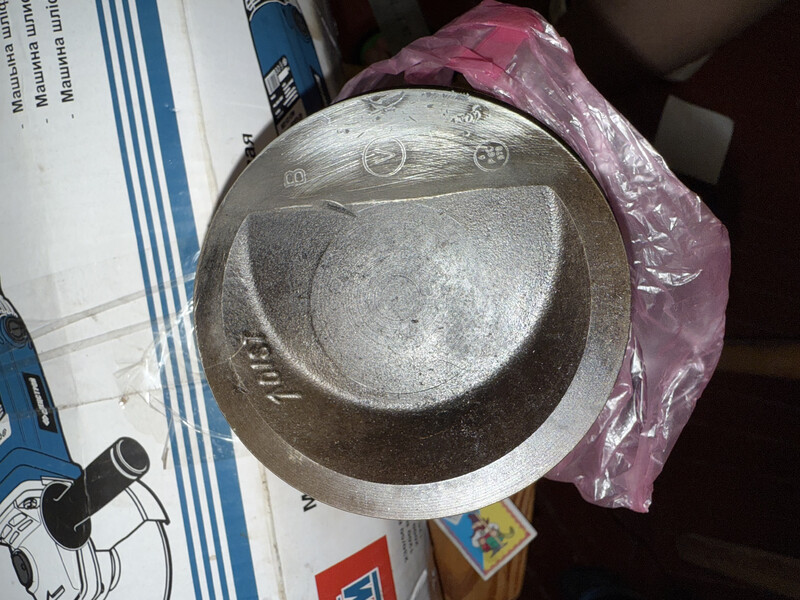 Поршня двс Peugeot 405  1989 1.9 Бензин 