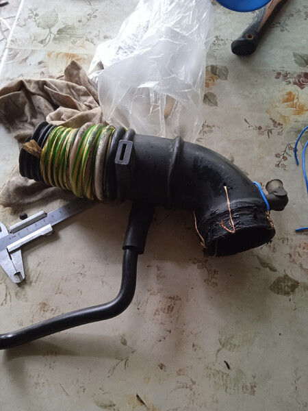 Гофра повітрозабірника Mazda 323  1997 1.6 Бензин 