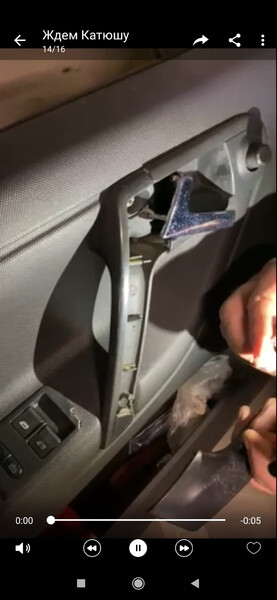 Ручка передня ліва в зборі Volkswagen Polo 3 хэтчбек 1998 г.  1.6 л бензин