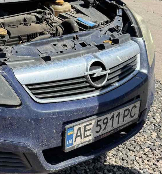 Решітка радіатора Opel Zafira  2005 універсал 1.9 Дизель Кривий Ріг