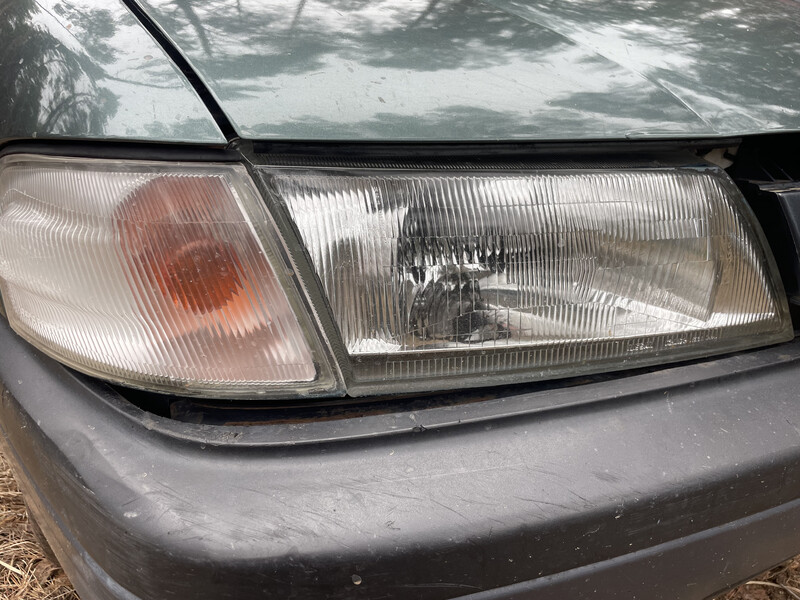 Передня фара Nissan Sunny B14  1995 1.6 Бензин 