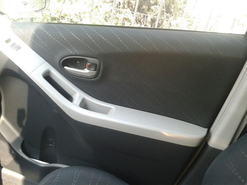 Карта двери левая Toyota Yaris II 2008 хэтчбек 1.0 Бензин Ровно