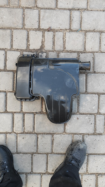 Кришка повітряного фільтра Peugeot 107  2011 1.0 Бензин 