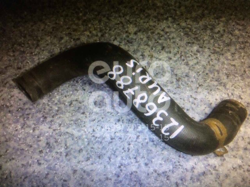 Верхний патрубок радиатора Toyota Auris  2008 1.6 Бензин Киев