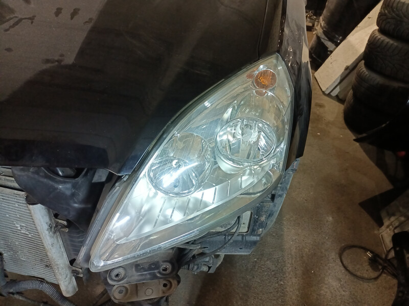 Фара передняя правая Opel Zafira B  2009 универсал 1.9 Дизель Киев