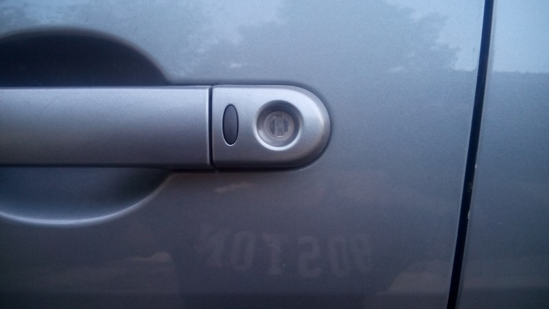 Кнопка без ключевого доступа наружной двери Nissan Tiida C11  2007 хэтчбек 1.8 Бензин Одесса