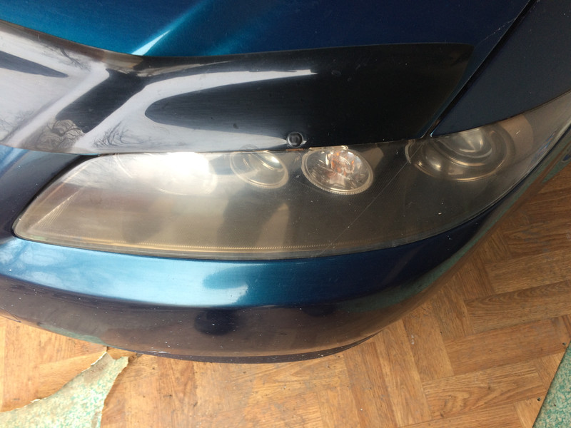 Стекло фары Mazda 6 2005 г.  2.0 л бензин Умань