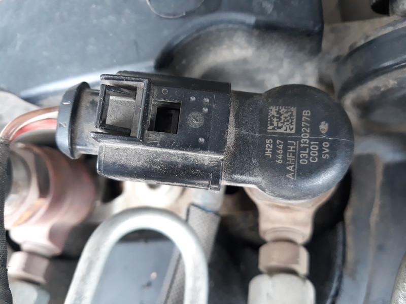 Форсунка Volkswagen Caddy 3  2010 1.6 Дизель 