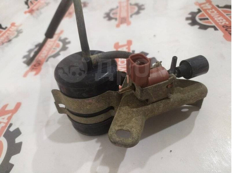 Бачок вакуумный абсорбер топливных паров Toyota Avensis  1998 1.8 Бензин 