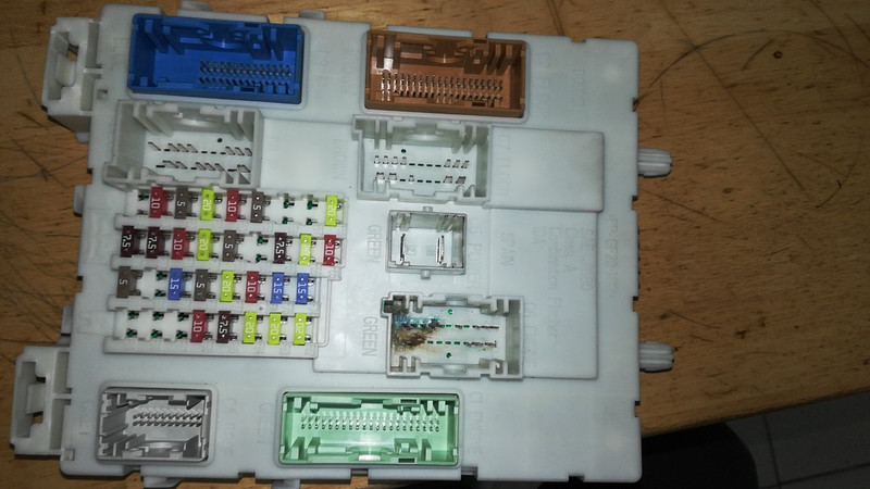 Блок запобіжників 1873102   Ford Focus