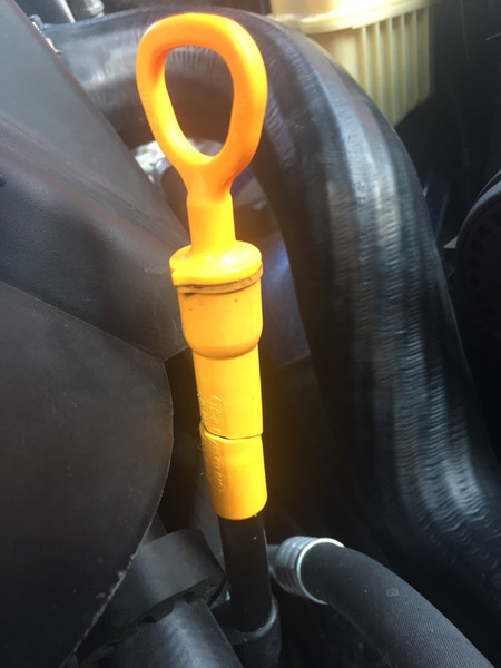 Пластиковый кожух трубки масляного щупа двигателя Volkswagen Touareg  2007 универсал 2.5 Дизель Вышгород