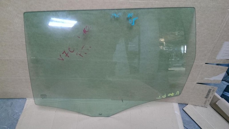 Стекло задней левой двери Volvo XC70  2010 2.0 Дизель 