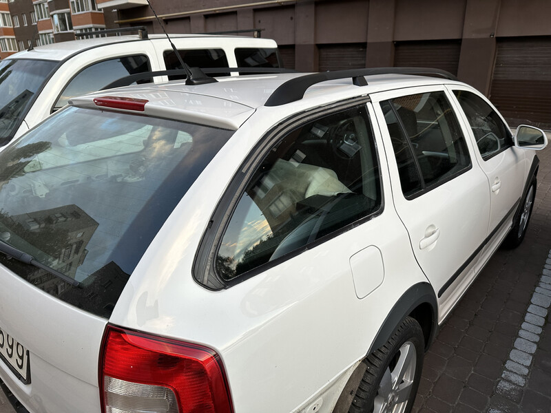 Стекло боковое Skoda Octavia A5  2012 универсал 2.0 Дизель Житомир