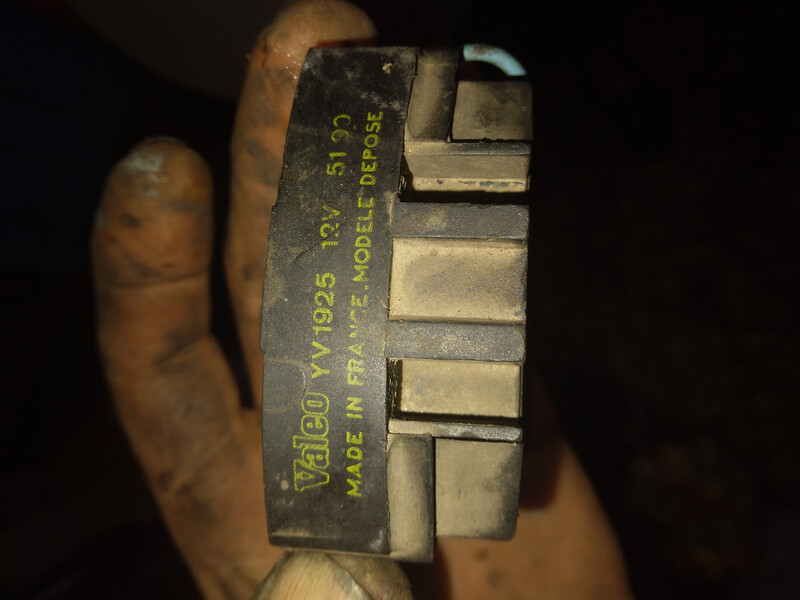 Реле зарядки Peugeot J5  1994 1.9 Дизель 