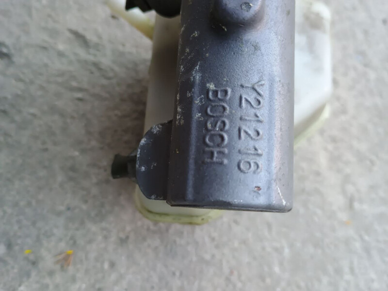 Головний гальмівний циліндр Jaguar X-Type  2005 2.1 Бензин Бориспіль